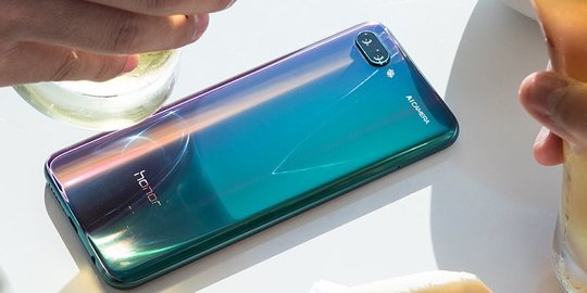 Honor 10: Flagship Terjangkau dengan Tampilan dan Spesifikasi Memukau