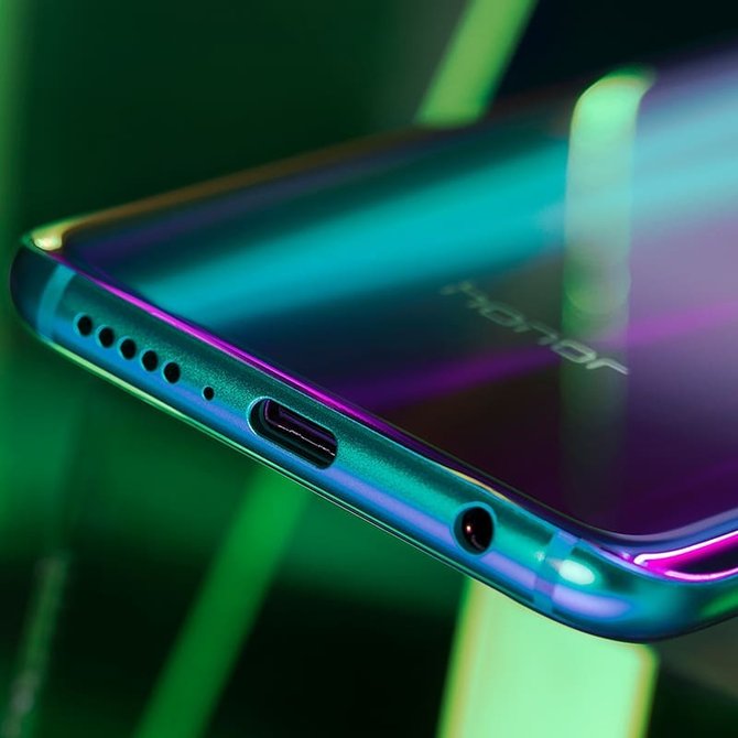 honor 10 flagship terjangkau dengan tampilan dan spesifikasi memukau