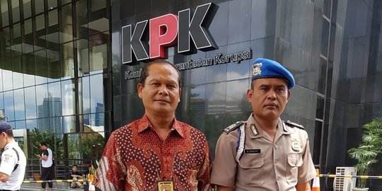 Mantan Anggota DPRD Sumut Ferry Suando Serahkan Diri ke KPK