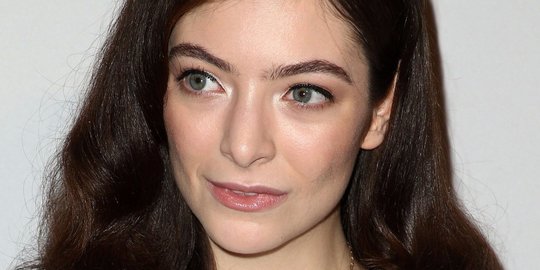 10 selebriti cantik beralis tebal alami, dari cara delevingne sampai kaia gerber