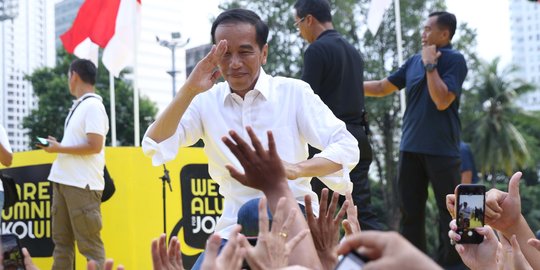 Usai Hadiri Deklarasi, Jokowi Sapa Pendukung dari Dekat