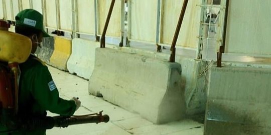 Saudi Kerahkan 138 Petugas Kebersihan Basmi Serangan Belalang Hitam di Masjidil Haram
