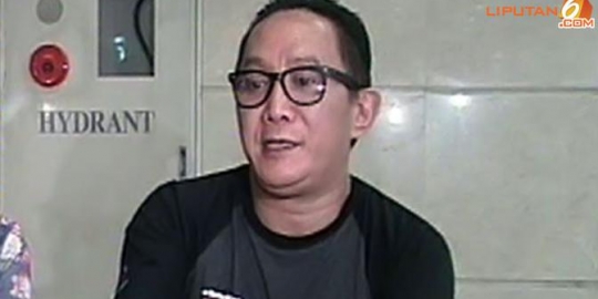 Keluarga Robby Tumewu Tiba di Rumah Duka Sore Ini