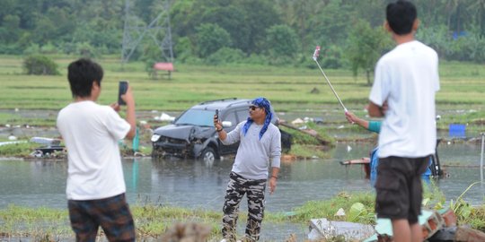 Perilaku Selfie di Lokasi Bencana Alam Jadi Tanda Adanya Masalah Psikologis