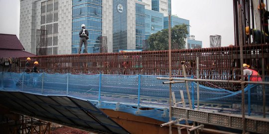 Memantau Progres Pembangunan Stasiun LRT di Cawang