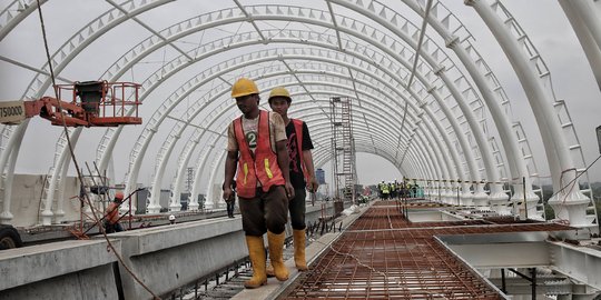 Penampakan Proyek Stasiun LRT TMII yang Sudah 50 Persen