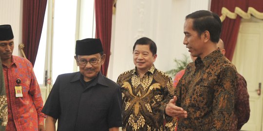 Jokowi Doakan Kesembuhan BJ Habibie Lewat Video Call