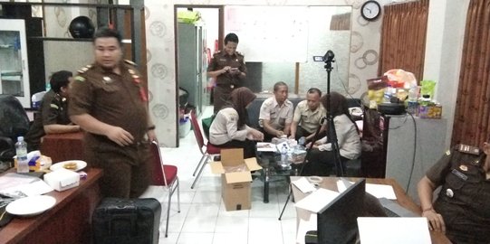 Kejaksaan Gerebek BPPKAD Pemkab Gresik, Lebih dari Rp 500 Juta Disita