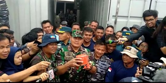 Terima Kasih Pada Penyelam TNI, Lion Air Serahkan CVR ke KNKT untuk Dianalisa