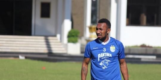 Absen Latihan Perdana, Patrich Wanggai Masih Nego Kontrak di Persib