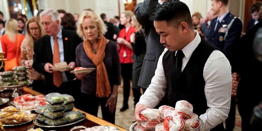 Trump Pesan 300 Burger untuk Acara di Gedung Putih Pakai Uang Sendiri