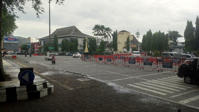 jalan di depan balai kota solo