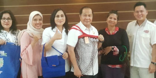 Kurangi Kantung Plastik, Wali Kota dan PKK Kota Bitung Perkenalkan Tas Jaring