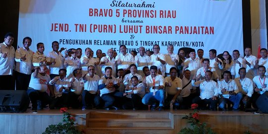 Luhut Panjaitan Pimpin Pengukuhan Relawan Bravo 5 Jokowi-Ma'ruf di Riau