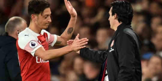 Manajer Arsenal Ungkap Alasan Pinggirkan Mesut Ozil