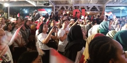 Kecrek Pendukung Bersautan saat Jokowi-Ma'ruf Nongol di Layar Nobar Debat Pilpres