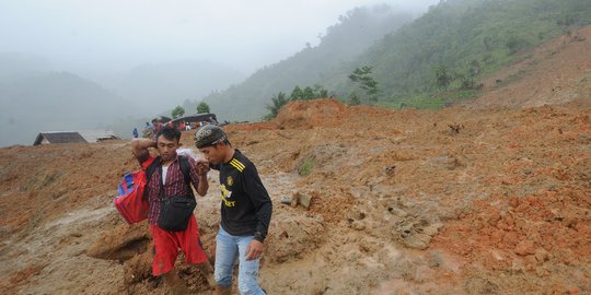 Hujan Sejak Kamis Sore, Jalan Magelang-Purworejo Tertutup Longsor