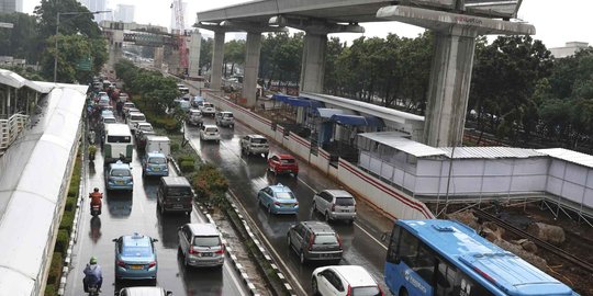 Proyek LRT Jadi Biang Kemacetan di Kuningan