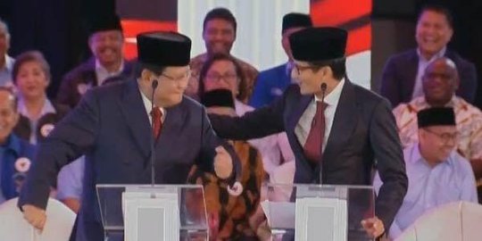 dan makna pijatan sandiaga rev1