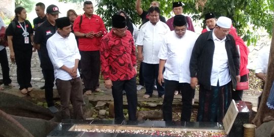 Ziarah ke Pangeran Jayakarta, Hasto Sindir Aksi Sandiaga Loncati Makam