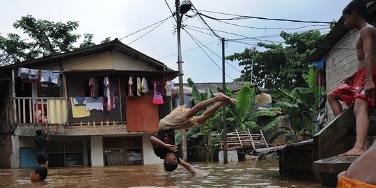 Rumah Terendam banjir, Puluhan Warga di Mojokerto Diungsikan