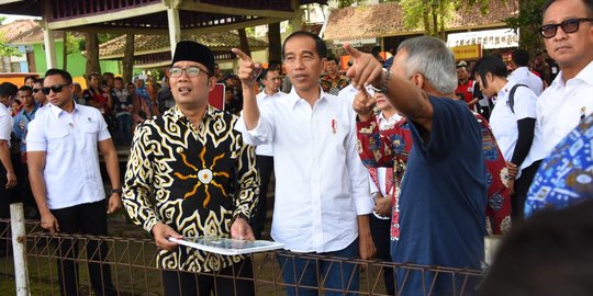 Salurkan Dana PKH di Garut, Jokowi Cerita Masa Kecil Hidup di Pinggir Kali