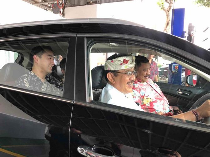 dfsk meresmikan diler baru di bali