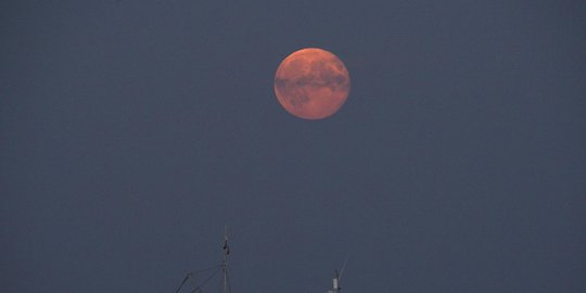 Fenomena Supermoon, Masyarakat Pantura Diminta Waspadai Gelombang Tinggi