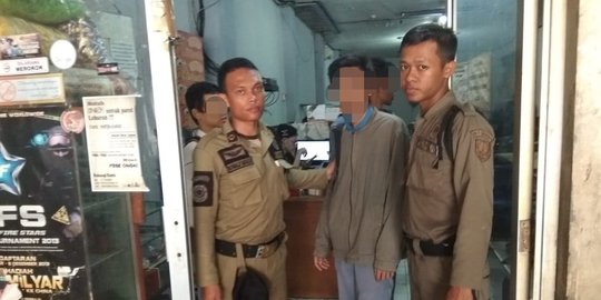 Razia Pelajar Bolos, Satpol PP Temukan Foto dan Video Porno di Handphone