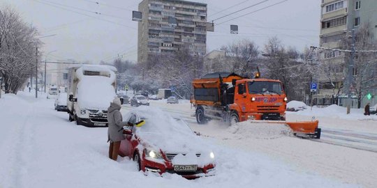 Wali Kota Rusia Pilih Naik Bus Meski Jalanan Diselimuti Salju