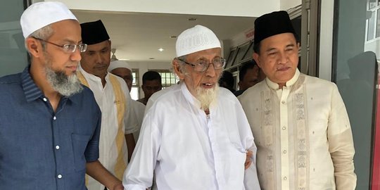 Mempertanyakan Landasan Hukum Jokowi Bebaskan Abu Bakar Ba'asyir