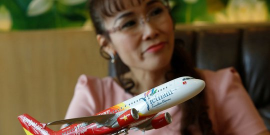 Mengupas Fakta Tentang VietJet Air, Maskapai Pramugarinya Berbikini