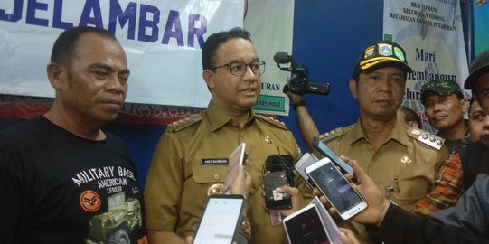 Tinjau Lokasi Kebakaran, Anies Minta Warga Aktif Urus Dokumen Rusak