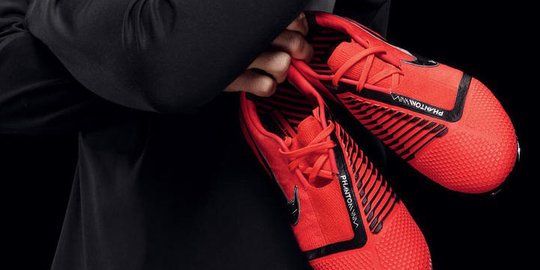 Nike Luncurkan PhantomVNM, sepatu yang bisa tingkatkan peluang gol