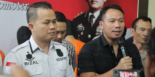 Adik Dibacok Geng Motor, Vicky Prasetyo Datangi Polres Bekasi