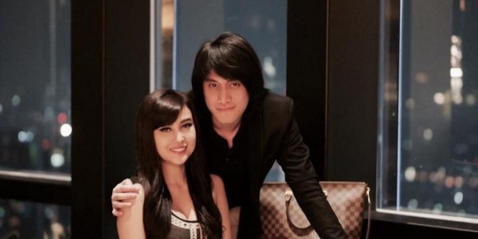 Kevin Aprilio Melamar Vicy Melanie, Memes Menangis