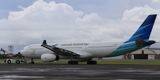 Penerbangan Perdana Garuda Indonesia Rute London-Denpasar Mendarat di Bali