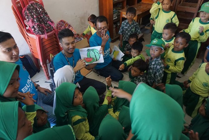 millenials krakatau steel beri dukungan psikososial di wilayah terdampak tsunami banten