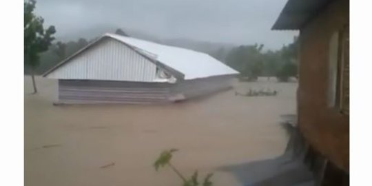 Korban Banjir di Makassar Terjangkit Penyakit Kulit, Ispa dan Diare