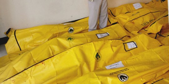Terobos Palang buat Hindari Hujan, Sejoli Tewas Ditabrak KRL di Pengadegan
