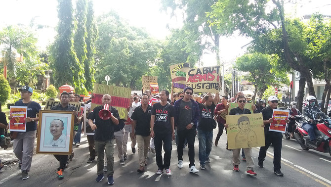 ratusan wartawan di bali demo tuntut pencabutan grasi pembunuh jurnalis