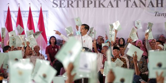 Presiden Jokowi Bagikan 40 Ribu Sertifikat Tanah di Tangsel