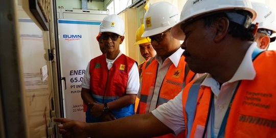 Jokowi Beri Sambungan Listrik Gratis ke 11.000 Rumah Tangga di Bekasi