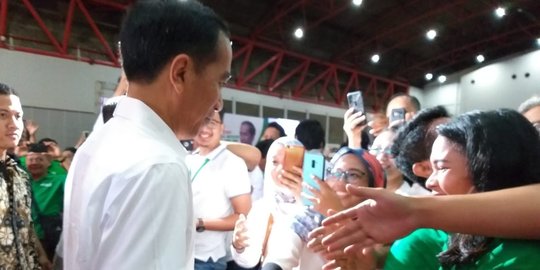 Jokowi Serahkan 204 Serifikat Tanah Wakaf di Masjid Al Barkah Bekasi