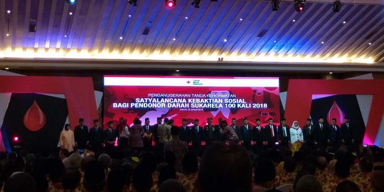 JK Anugerahkan Satyalancana Kebaktian Sosial ke Pendonor Darah Sukarela