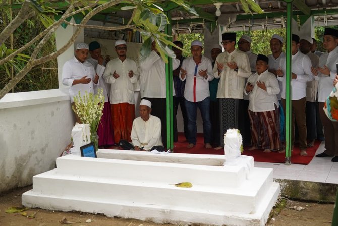 sandiaga uno di ponpes sembilangan kramat