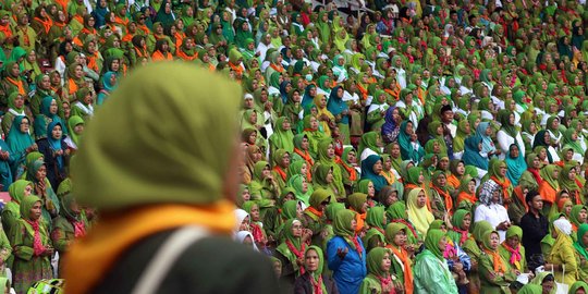 Penampakan Ratusan Ribu Kader NU Penuhi GBK Saat Harlah Muslimat