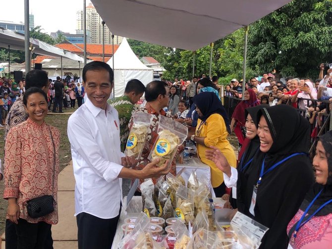 jokowi bertemu nasabah mekaar di kemayoran