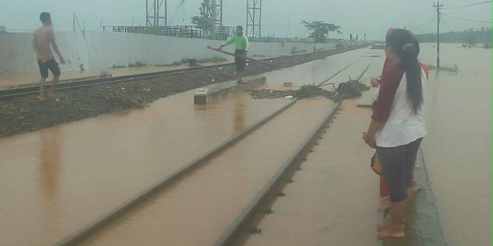 Banjir dan Longsor di Batang, Jalur KA Pantura Dialihkan ke Selatan