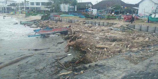 Miris Pantai Kedonganan di  Bali  Dipenuhi Sampah Plastik 